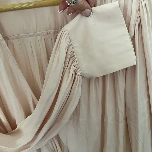 Evereve Silky Light Pink Blouse Size Large - Picture 4 of 5